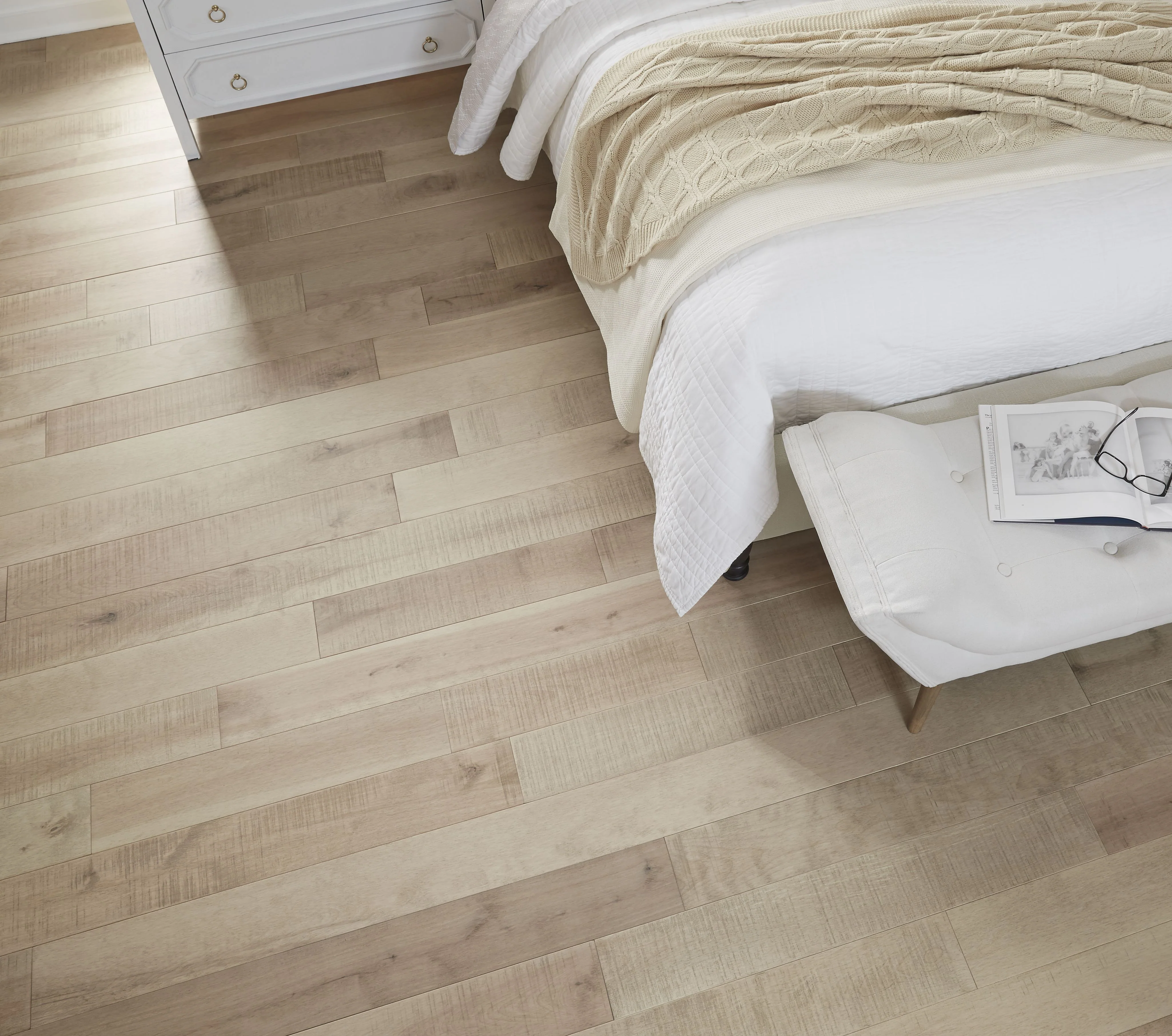 3/4 in. Hannah Point Distressed Prefinished Solid Hardwood Flooring 5.25 in. Wide - Image 4