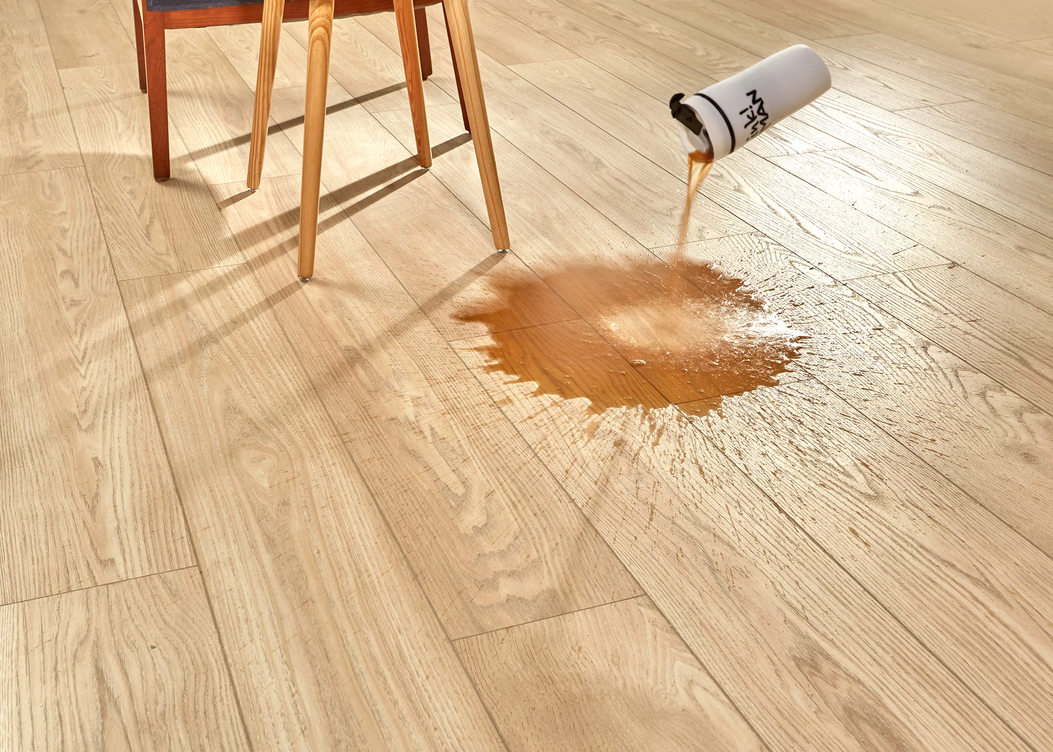 12mm Lantern Glow Chestnut w/pad Water-Resistant Laminate Flooring 7.48 in. Width x 50.6 in. Length - Image 5