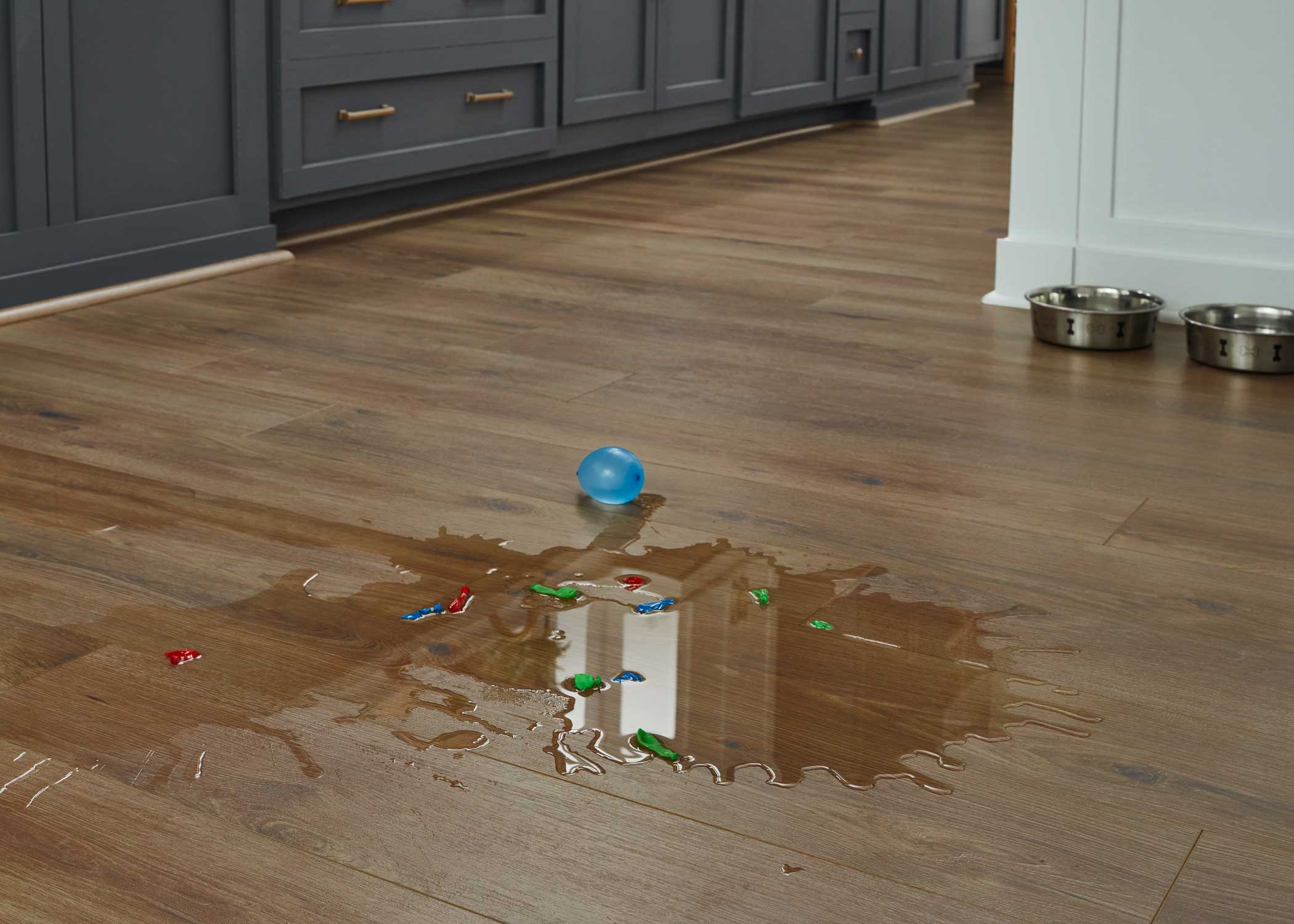 8mm w/pad Hazelton Oak Water-Resistant Hybrid Resilient Flooring 6.97 in. Wide x 50.79 in. Long - Image 4